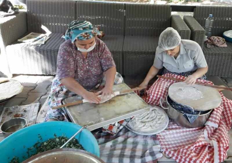 Festa del raccolto nella casa di cura di Muğla