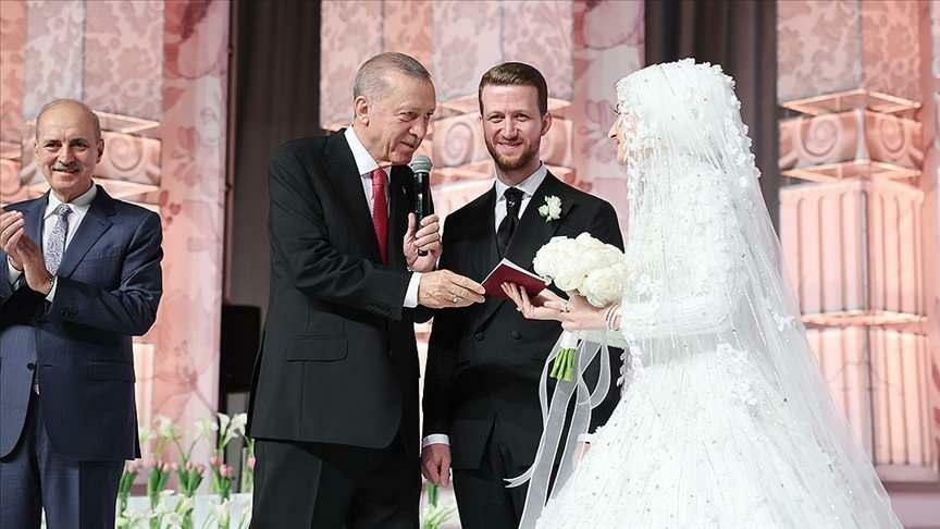Il presidente Erdoğan ha assistito al matrimonio di suo nipote Osama Erdoğan