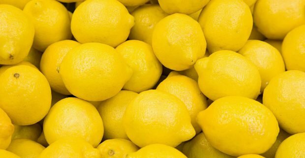 Pulizia della pelle al limone