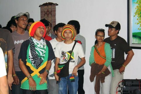 frequentatori di feste indonesiane