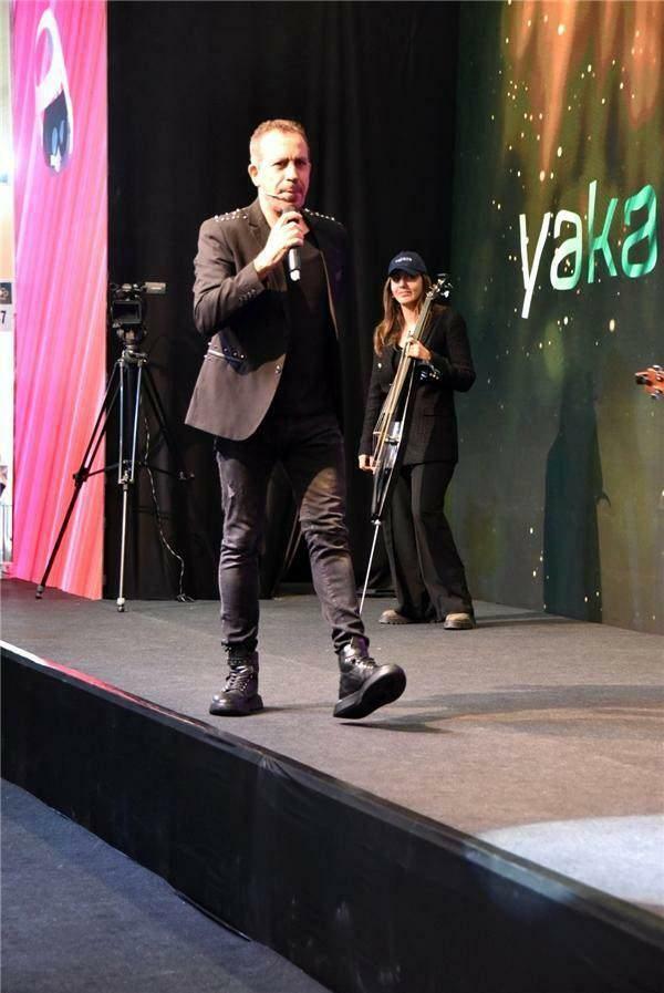 Haluk Levent ha tenuto un concerto a Yakaza 