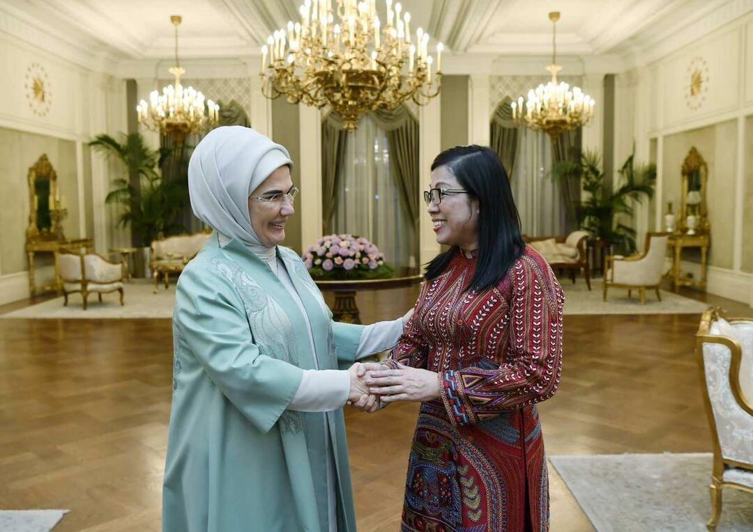 La First Lady Erdoğan e il Primo Ministro del Vietnam