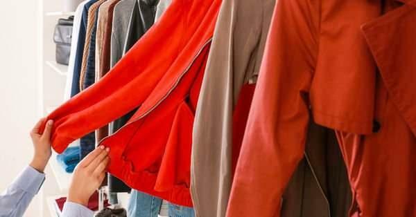 La malattia può essere trasmessa dai vestiti provati in negozio?