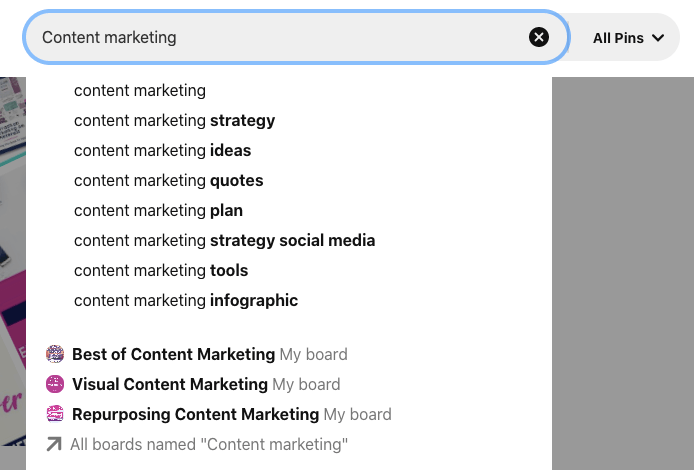 esempio di ricerca pinterest per il content marketing con il content marketing abbinato a strategia, idee, citazioni, piano, strumenti, infografica, ecc. insieme a diversi forum i cui nomi includono il content marketing