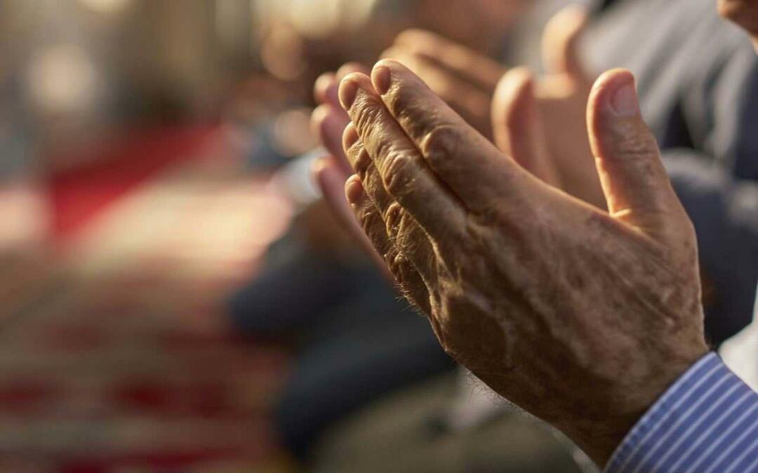 Mani aperte per la preghiera