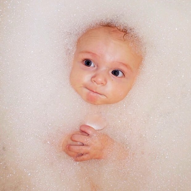 Selezione di shampoo e sapone nei neonati