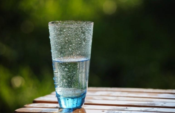 maschera per acqua minerale