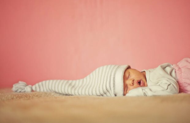 Cosa dovrebbe essere fatto al bambino che non dorme?