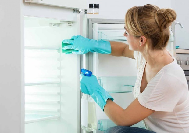 Come viene pulito il frigorifero?
