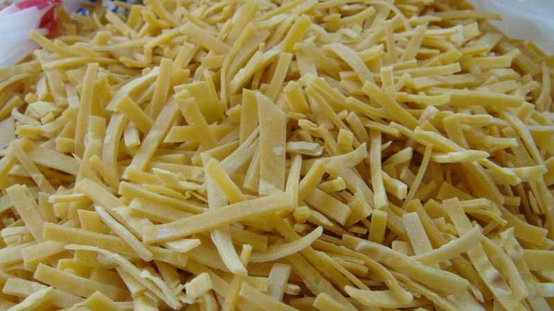 Come preparare i noodles più semplici? Suggerimenti per tagliare e cuocere le tagliatelle