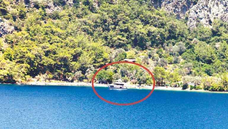 Şahan Gökbakar ha comprato una casa in una baia deserta! È stato disturbato dalle barche turistiche...
