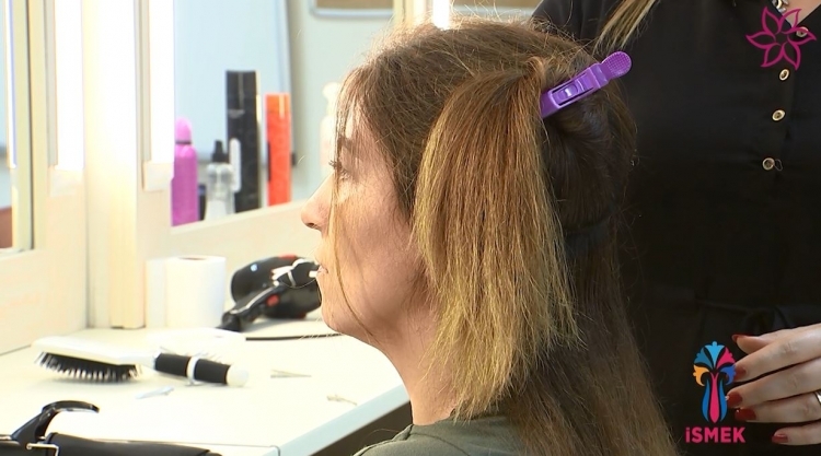 Come fare un ferro arricciacapelli capelli lisci?