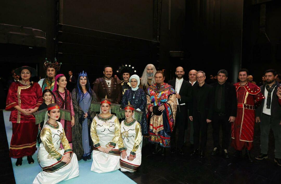 Emine Erdoğan ha guardato l'opera Turandot