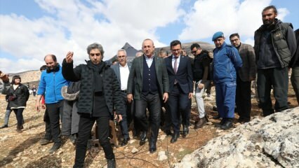 Mevlüt Çavuşoğlu ha visitato il set della serie di sequestri
