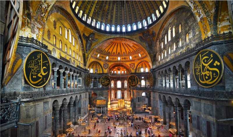 Dov'è la moschea di Ayasofya? In quale quartiere si trova la moschea di Hagia Sophia?