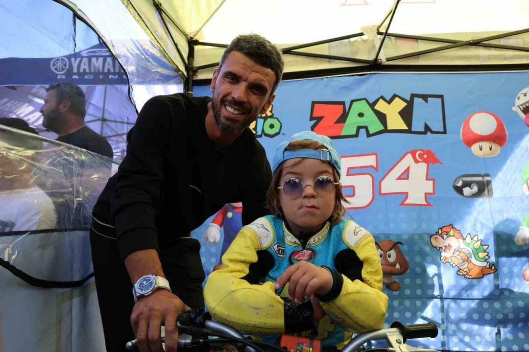 La gioia del campionato da parte del figlio di 4 anni di Kenan Sofuoğlu, Zayn!