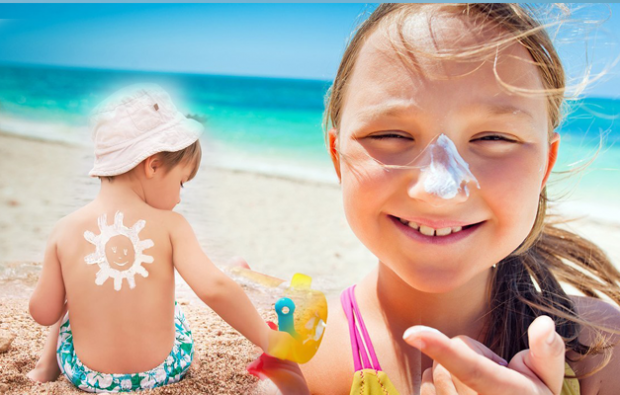 Come scegliere una crema solare per neonati e bambini