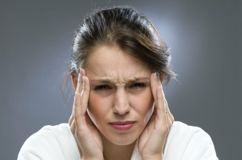 Molte situazioni possono causare mal di testa.