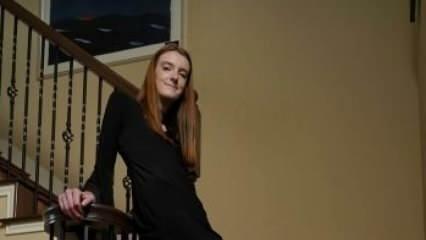 Giovane ragazza dagli Stati Uniti per ottenere il suo nome su Guinness come la persona con le gambe più lunghe del mondo