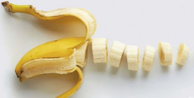 buccia di banana alle macchie della pelle