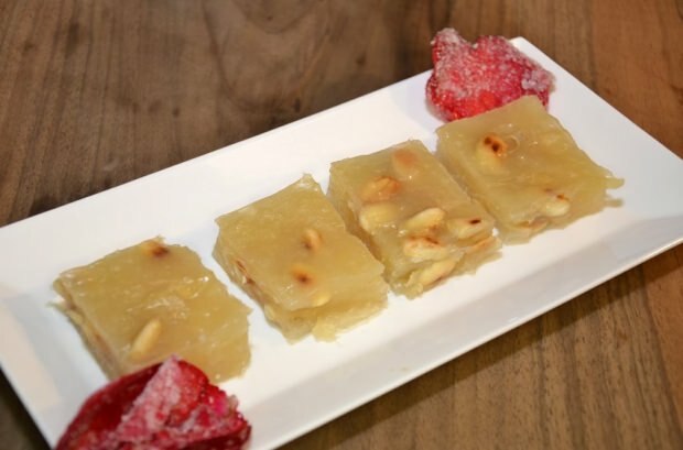 Come preparare un delizioso dessert Güllabiye?