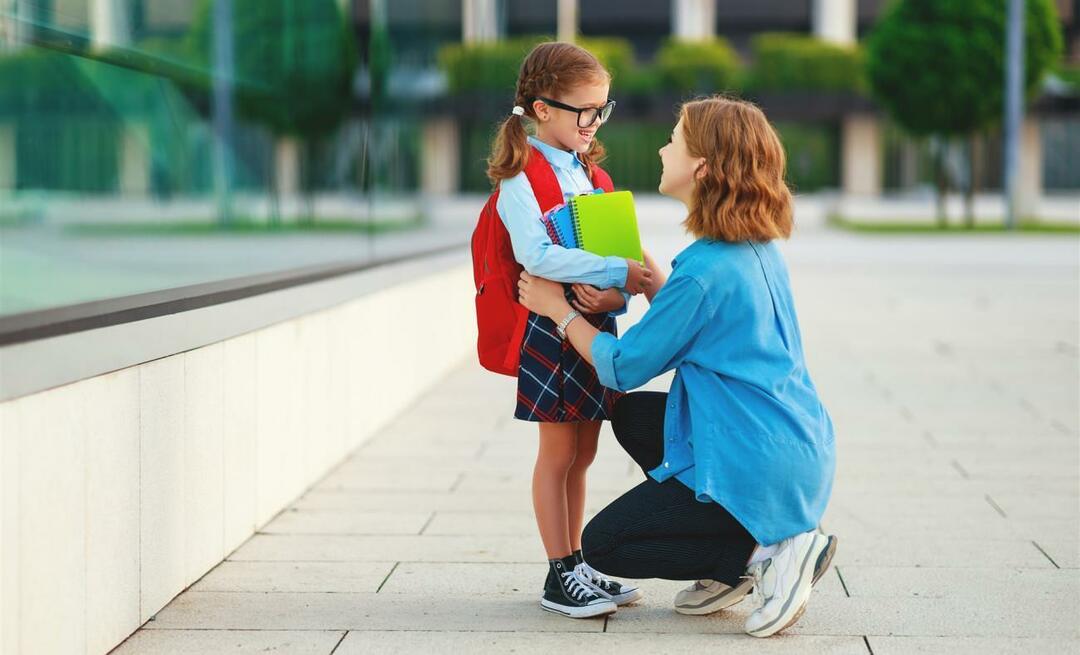 Come dovrebbero essere trattati i bambini il primo giorno di scuola?