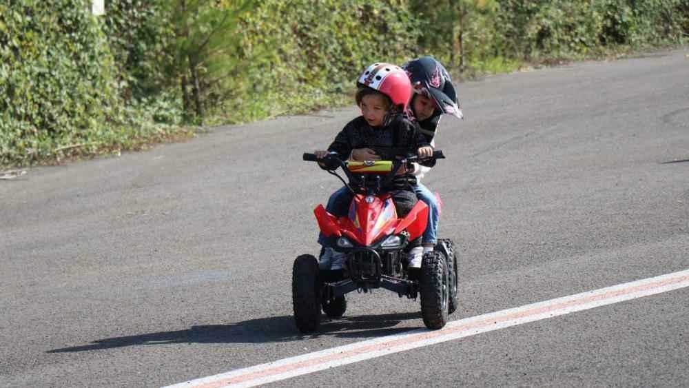 Kenan Sofuoğlu ha regalato una moto a Göktürk, 4 anni