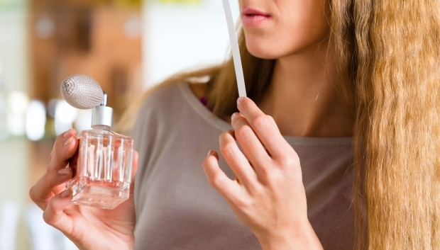 Come capire il profumo falso? Quali sono i danni dei falsi profumi?