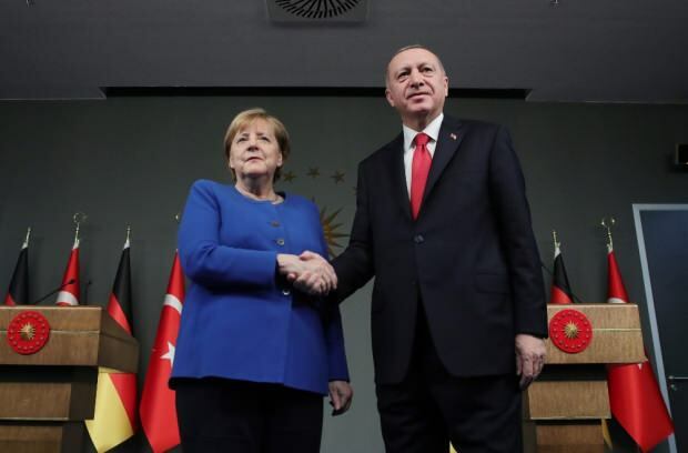 La quota di Istanbul del cancelliere Angela Merkel Angela ha scosso i social media!