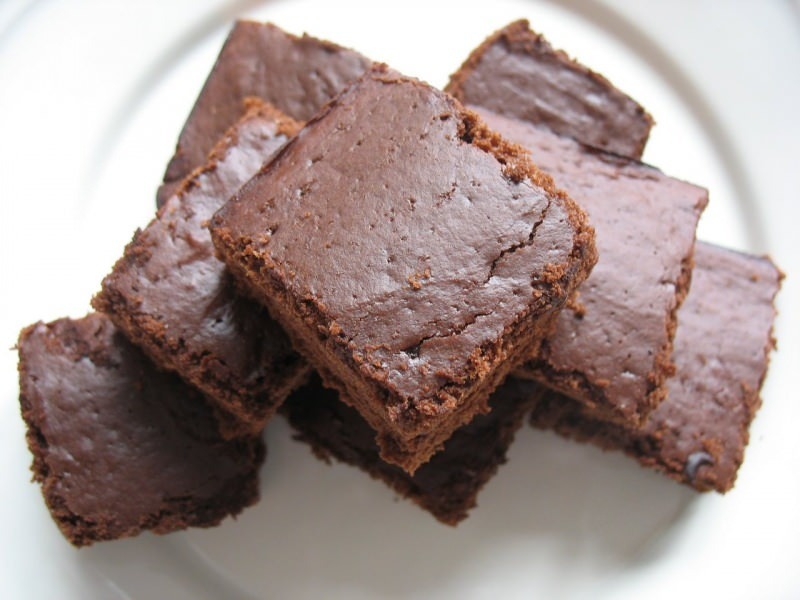Come preparare la torta brownie più semplice? Suggerimenti per preparare una torta brownie
