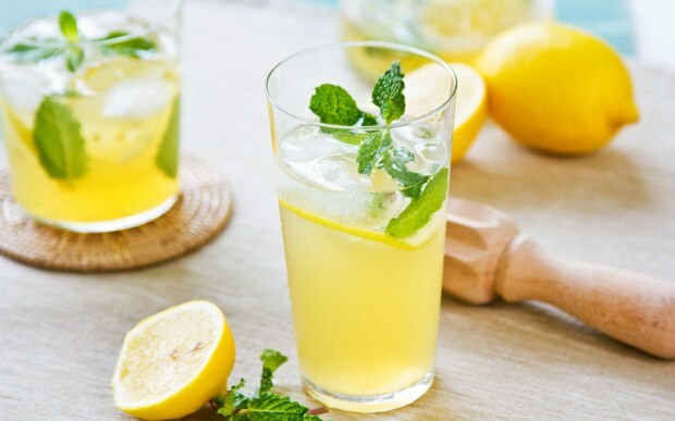 Cosa succede se beviamo il succo di limone normale?
