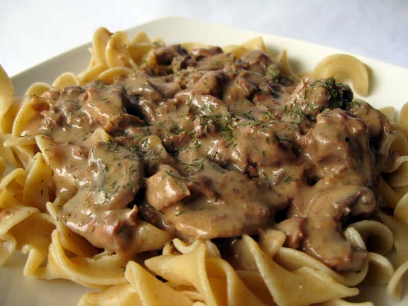 Cos'è lo Stroganoff di manzo e come si prepara lo Stroganoff di manzo? Ingredienti dello Stroganoff di manzo