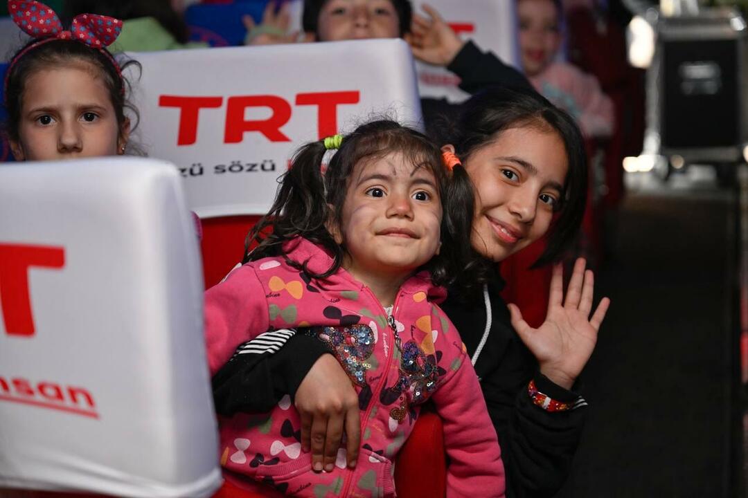 I sopravvissuti al terremoto ritrovano il loro morale con 'TRT Gezen Cinema'!