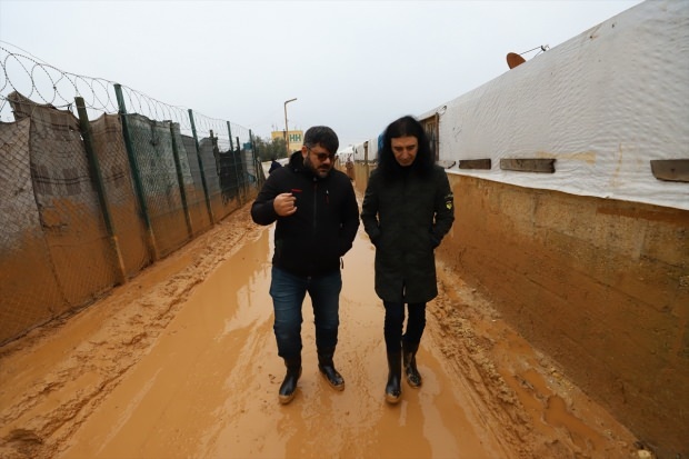Murat Kekilli ha visitato i campi profughi in Siria