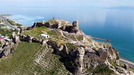 Il castello di Urartu con la sua vista unica sul lago di Van è in fase di restauro