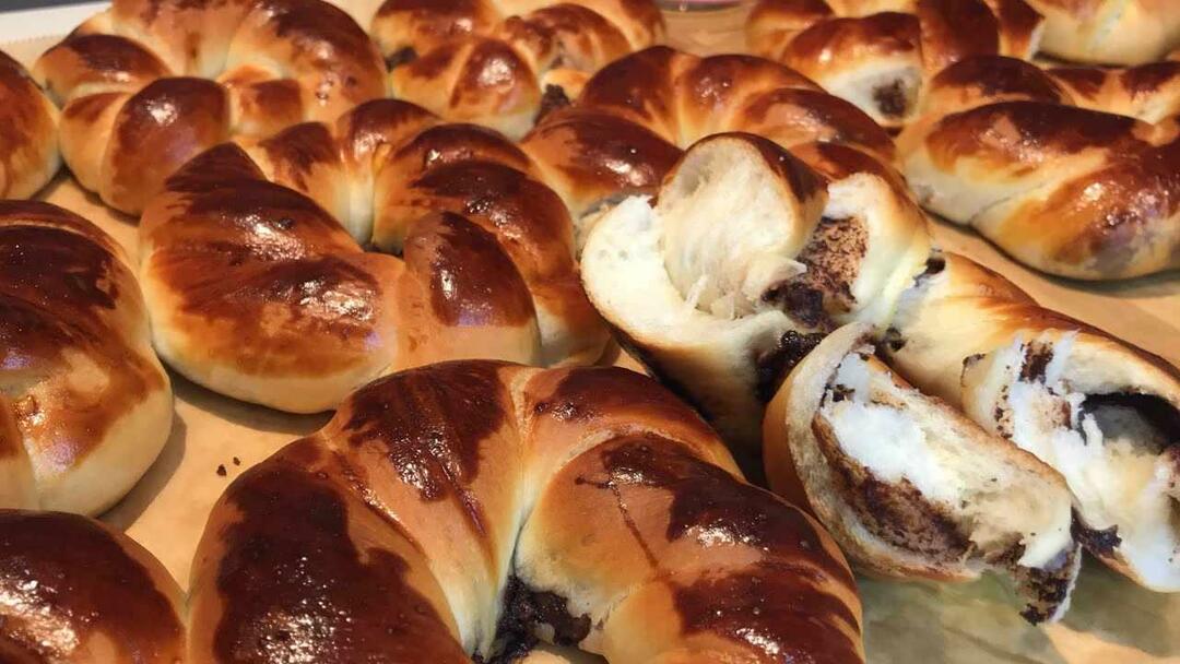 Come rendere le gocce di cioccolato più facili? Ricetta del rotolo di cioccolato fondente