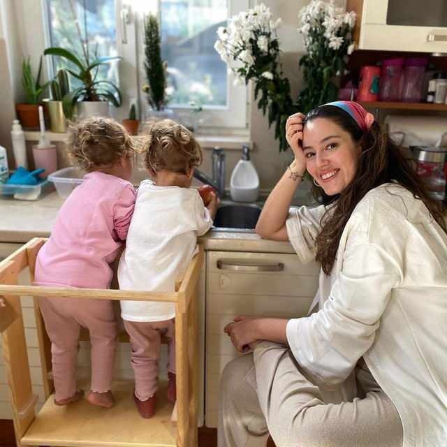 Una condivisione dalla madre gemella Pelin Akil che ti fa sorridere con i suoi figli!