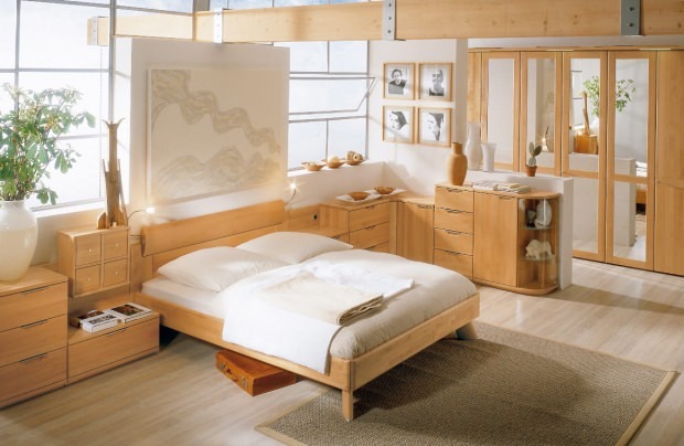 decorazione del letto in legno naturale