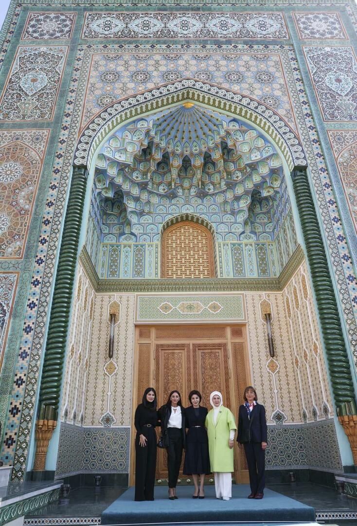 Emine Erdoğan ha condiviso la sua visita in Uzbekistan