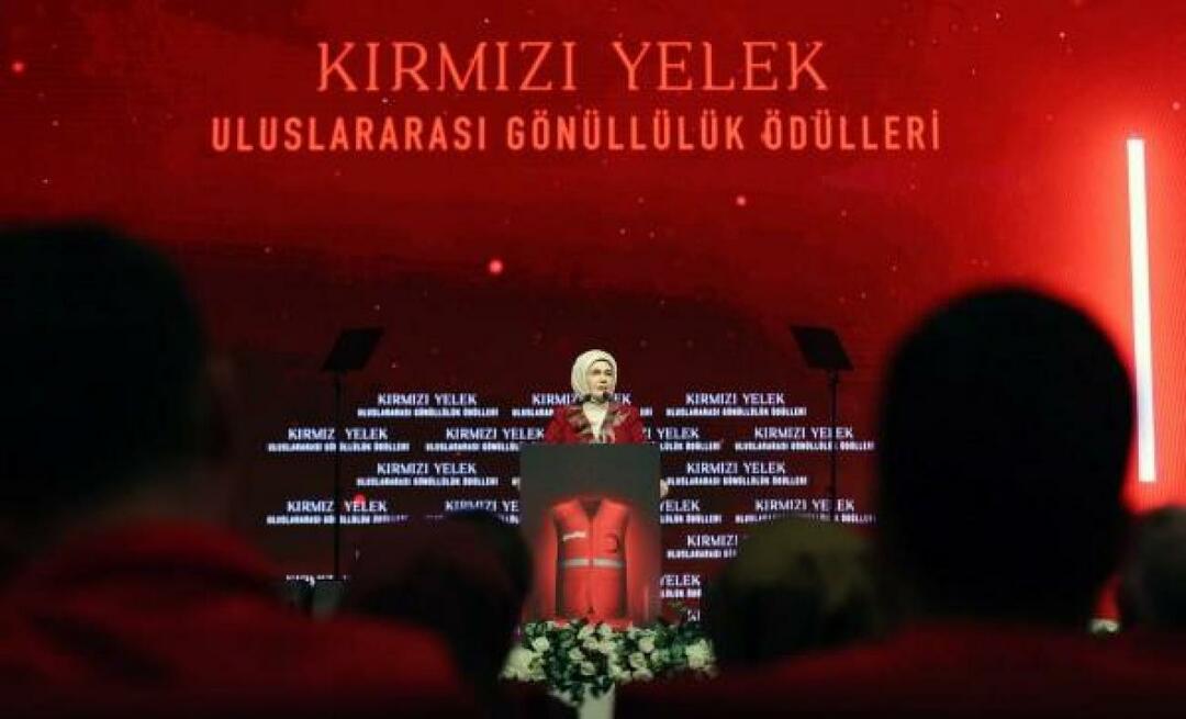Emine Erdoğan ha parlato della "Cerimonia di premiazione del volontariato internazionale dei gilet rossi" di Kızılay