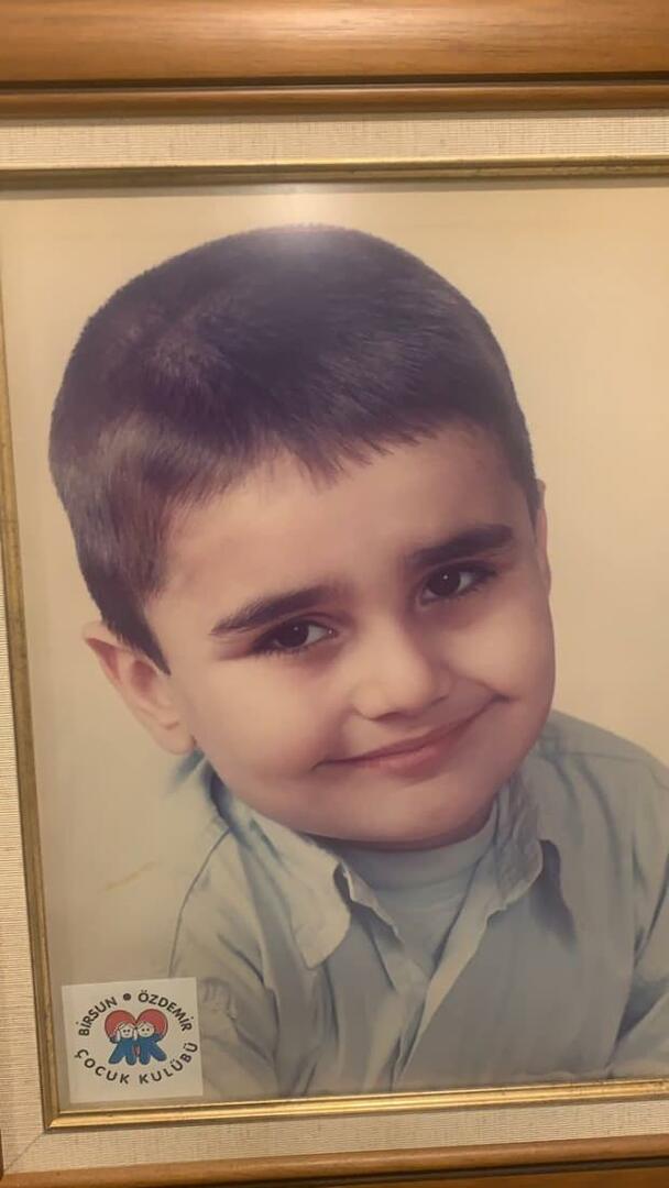 CZN La foto d'infanzia di Burak Özdemir 