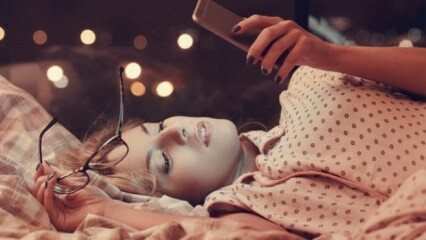 Cosa causa l'utilizzo di un telefono prima di andare a dormire?