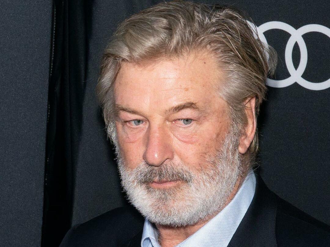 Alec Baldwin, che era l'assassino sul set di Rust, ha citato in giudizio la troupe del film Rust!