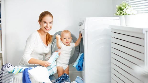 lavaggio di vestiti per bambini