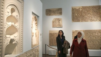 La First Lady Erdoğan visitò il Museo Bergama