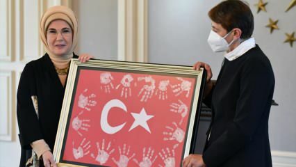 La First Lady Erdoğan ha incontrato gli insegnanti!