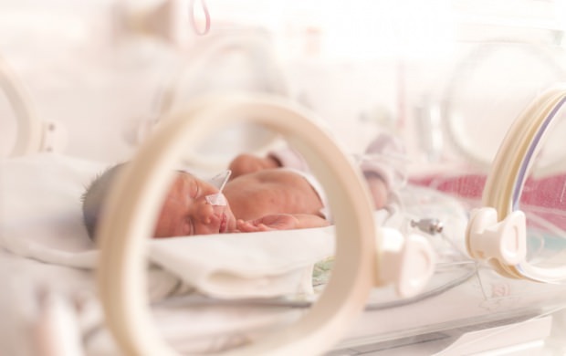 Perché i neonati vengono incubati?
