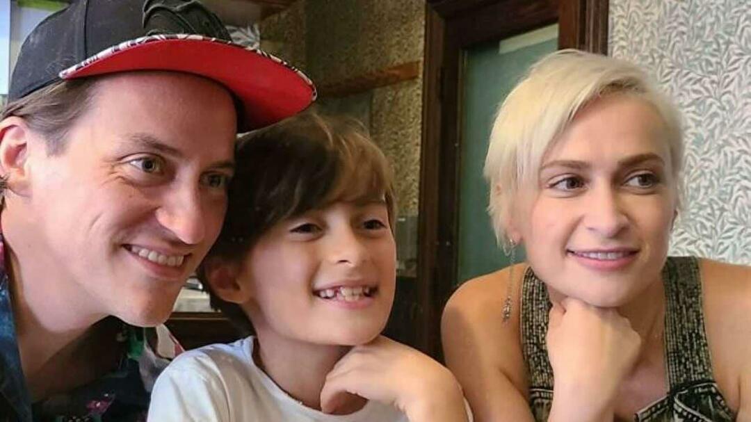 Halyna Hutchins con suo marito Matthew Hutchins e il loro figlio