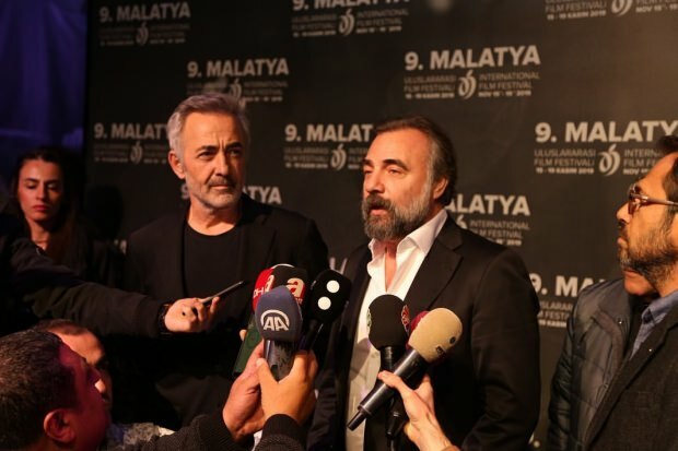 Mehmet Aslantuğ e Oktay Kaynarca