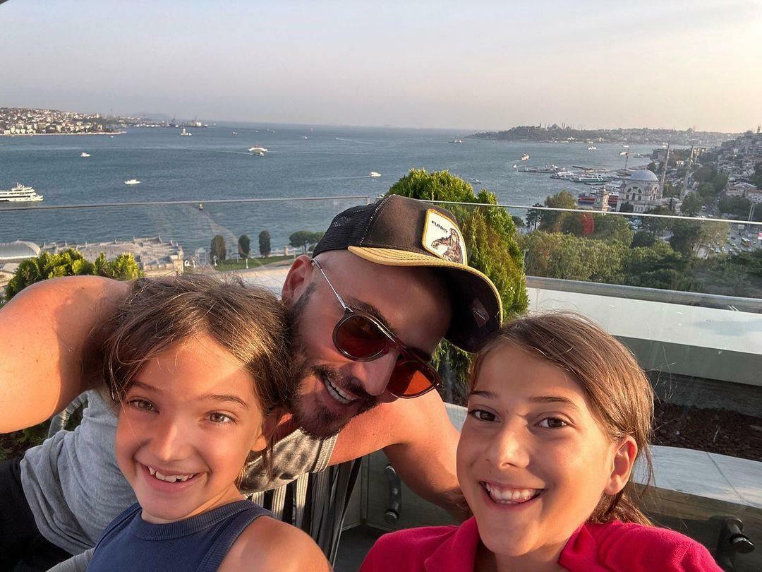 Gökhan Özen ha avuto le sue figlie dopo anni! Era felicemente divorziato